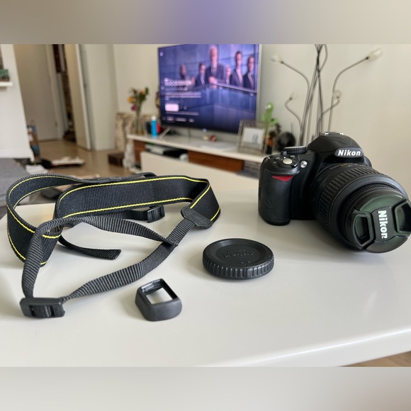 Nikon D3100 Camera with lens. AF-S Nikkor 18-55mm DX. With battery & barely used - Picture 3 of 3